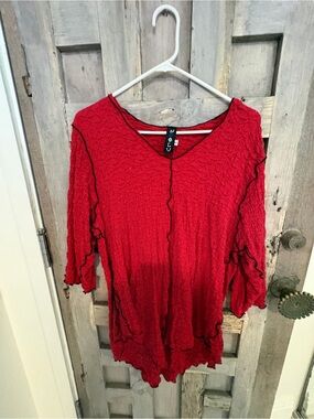 Red Textured V-Neck Tunic Top by noblu, sz L, flattering fit a line stretchy